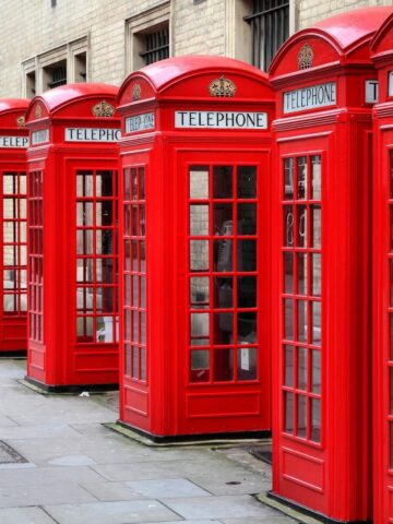 red telephone boxes london